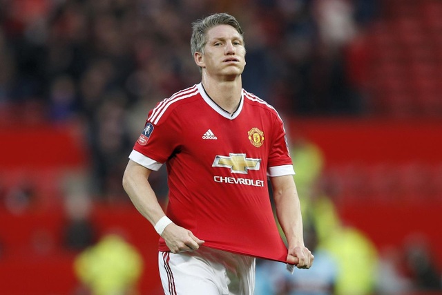 Sự phũ phàng của Mourinho với Schweinsteiger lên tới đỉnh điểm - 1 Schweinsteiger không còn chỗ đứng ở MU