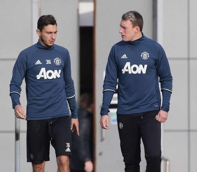 Schweinsteiger bất ngờ trở lại đội 1 của MU - 6 Phil Jones quay trở lại sau thời gian dài chấn thương