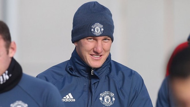 HLV Mourinho giải thích lý do gọi lại Schweinsteiger - 1 Schweinsteiger trở lại tập luyện cùng đội 1 MU trong những năm qua