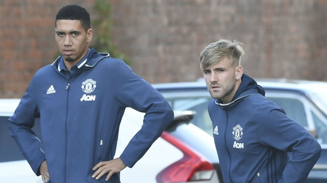 Chống lệnh HLV Mourinho, sao MU phải tập riêng - 1 Smalling và Luke Shaw đối diện với tương lai u ám ở MU