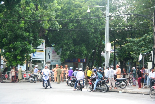 2 vị trí chốt chặn ở đường Nguyễn Huệ