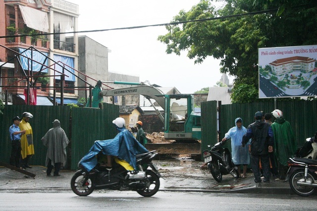 TP Huế:Vụ cưỡng chế chặn 4 ngả đường, người dân và du khách bất ngờ - 14 Khu đất, nhà đã bị cưỡng chế xong vào chiều 12/9