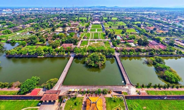 Bài 3: Thủy đạo - “hệ xương nước” điều hòa phong thủy cho Kinh thành Huế - 6 Hệ thống hồ Kim Thủy phía sau Hoàng thành Huế, đoạn từ cửa Hòa Bình nhìn vào (ảnh: Internet)