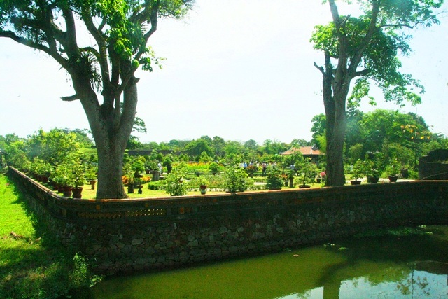 Bài 2: “Tuyệt tác” vườn Thượng uyển trong Kinh thành Huế - 10 Nằm trong Hoàng thành Huế, xung quanh vườn Cơ Hạ còn được bao quanh bởi hồ nước