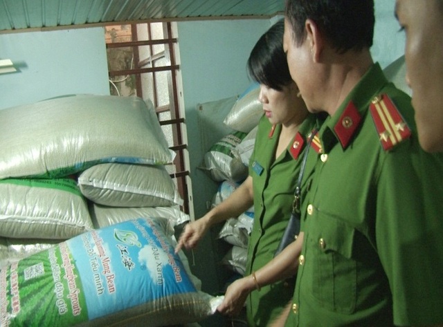 Huế: Mỗi ngày nửa tấn giá đỗ sinh trưởng nhờ hóa chất được xuất ra chợ - 2 Các bao đỗ xanh cũng ghi xuất xứ từ Trung Quốc