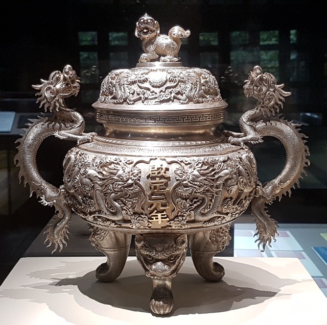 64 Bảo vật hoàng cung triều Nguyễn lần đầu về lại cố hương - 18 Đỉnh thờ tinh xảo bằng bạc năm Khải Định thứ nhất 1916 dùng để đốt trầm trong các nghi lễ triều đình
