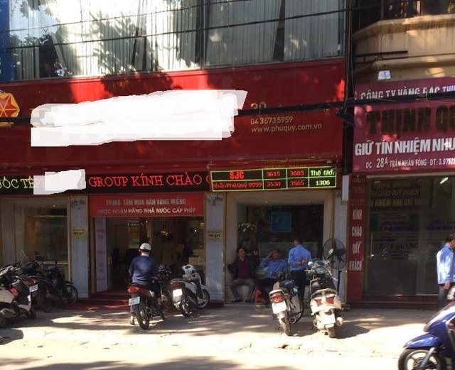 Giá vàng tăng bất thường do tâm lý và điều chỉnh giá của "nhà" vàng - 1
Giá vàng tăng sốc nhưng trên thị trường hiện tại khá im ắng (ảnh Thế Hưng)