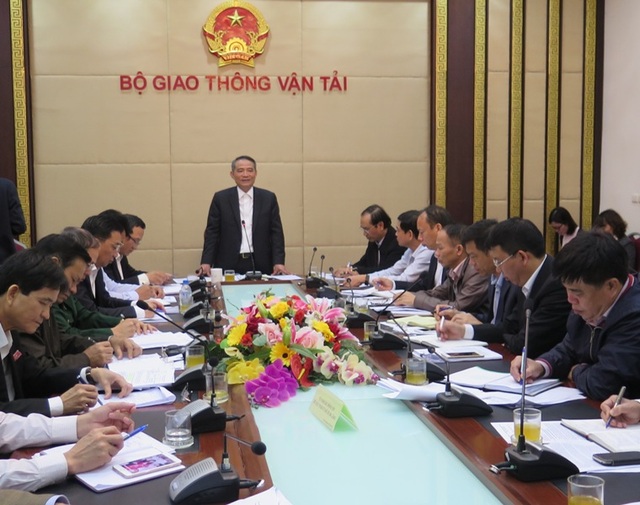 Bộ trưởng GTVT: "Tôi đo gang tay cũng phạt được xe quá tải" - 1 Cuộc họp thường trực Ủy ban An toàn giao thông Quốc gia chiều 30/11 đặt ra vấn đề tái diễn xe quá tải quá khổ
