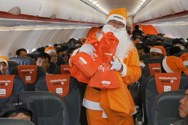 Rộn ràng không khí Noel trên máy bay của Jetstar Pacific - Ảnh 3. Rộn ràng không khí Noel trên máy bay của Jetstar Pacific - Ảnh 3.
