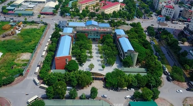 Các thế hệ thầy trò trường Lương Thế Vinh bàng hoàng trước tin thầy Văn Như Cương qua đời - 2
Toàn cảnh ngôi trường THPT Lương Thế Vinh Hà Nội trong ngày buồn. Lễ chào cờ đầu tuần như thường lệ đã không diễn ra... (ảnh Toàn Vũ)