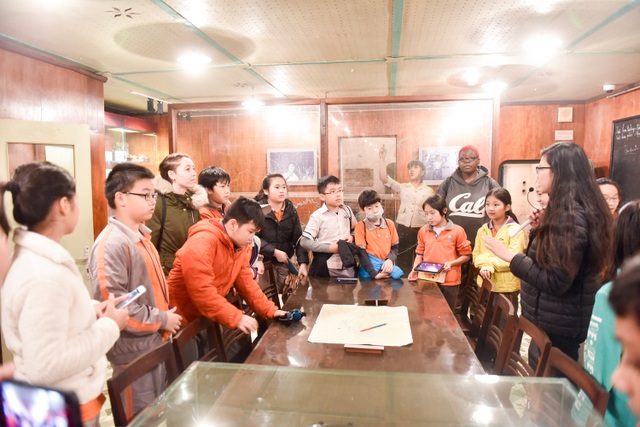 Bên trong hầm chỉ huy bí mật T1 trong chiến dịch "Điện Biên Phủ trên không" - 12
Với vai trò là Trung tâm Chỉ huy của Bộ Tổng Tư lệnh, Bộ Tổng Tham mưu, tất cả các sự kiện của cuộc kháng chiến chống Mỹ cứu nước diễn ra đều có sự tham gia tích cực của hầm chỉ huy tác chiến. Trong đó điển hình là chỉ huy đánh bại cuộc tập kích chiến lược bằng không quân suốt 12 ngày đêm vào Hà Nội hồi cuối tháng 12 năm 1972, buộc Mỹ phải ký hiệp định Paris năm 1973 về chấm dứt chiến tranh, lập lại hòa bình ở Việt Nam.