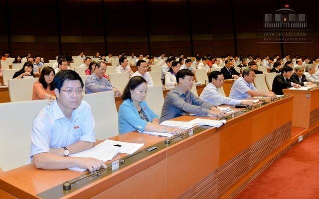 Thí điểm cấp thị thực điện tử cho người nước ngoài từ năm 2017 - 1 Đoàn ĐBQH tỉnh Bình Thuận bấm nút biểu quyết thông qua Nghị quyết về việc thực hiện thí điểm cấp thị thực điện tử cho người nước ngoài nhập cảnh Việt Nam