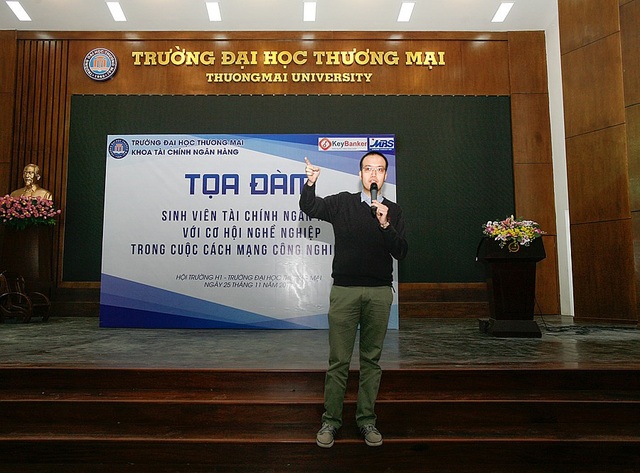 Đáp câu hỏi “Em muốn mức lương thế nào” để vẹn lòng đôi bên? - 4 Diễn giả Lê Đức Phương giải đáp câu hỏi về trang phục đi phỏng vấn ngành tài chính – ngân hàng.