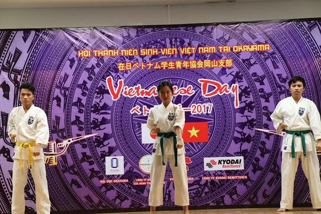 Bạn bè Nhật hào hứng trải nghiệm áo dài Việt - 4 Bài biểu diễn Karate thể hiện sự giao lưu văn hóa giữa hai quốc gia.