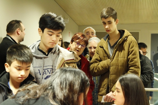 Lưu học sinh Nancy- Metz đón Xuân muộn trên đất Pháp - 1 Đúng 19h00, khách mời được đón tiếp vào phòng tiệc.