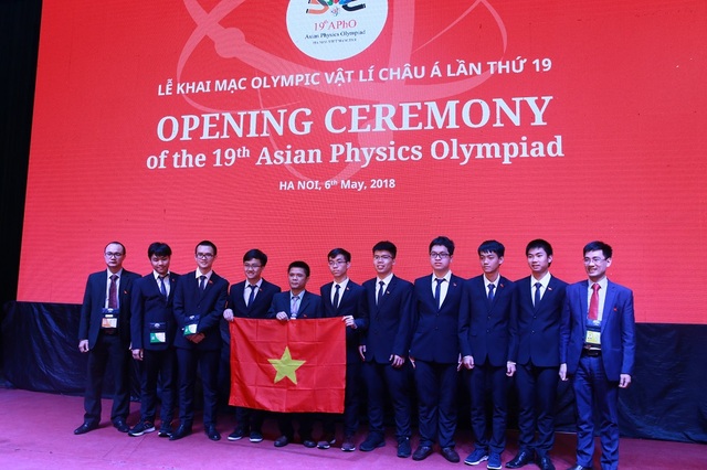 188 học sinh từ 25 quốc gia tham dự Olympic Vật lí châu Á 2018 tại Hà Nội - 4 Tham gia kỳ thi lần này, đoàn Việt Nam có tám thí sinh.