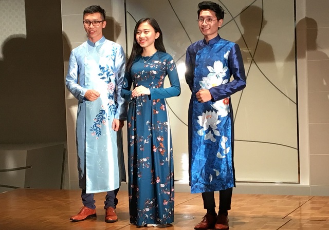 4 nữ sinh Hà Tĩnh được đại học Mỹ cấp học bổng lớn năm 2018 - 1 Nguyễn Ngọc Phương Linh (giữa) giành được học bổng trị giá 5,5 tỉ đồng tại trường Đại học Dickinson.