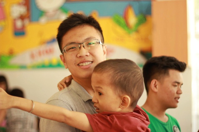 Nam sinh Sài Gòn đỗ 11 đại học Mỹ, tổng học bổng lên tới... 1 triệu USD - 2 Nam sinh Sài Gòn là người sáng lập dự án HEART of the Youth hướng tới trẻ em khuyết tật vì di chứng của chất độc màu da cam.