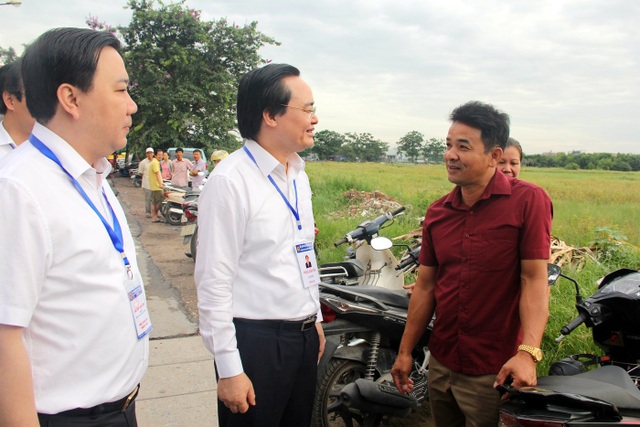 Bộ trưởng Phùng Xuân Nhạ thị sát thi ngày đầu tại Gia Lâm, Hà Nội - 3 Bộ trưởng Phùng Xuân Nhạ thị sát thi ngày đầu tại Gia Lâm, Hà Nội - 3