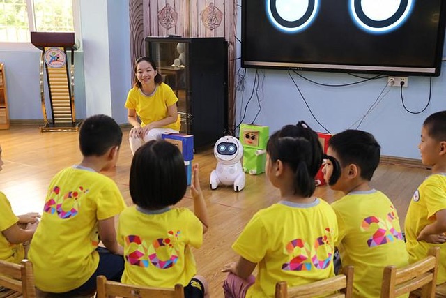 Robot trở thành giáo viên tại hơn 60 trường mầm non Trung Quốc - 1 Robot Keeko được giới thiệu tại các trường mầm non tại Trung Quốc.