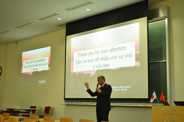 Hơn 110 nhà khoa học góp mặt tại Hội nghị Giao lưu khoa học Việt - Nhật lần thứ 11 - 6 Giáo sư Mitsuo Kakuphát biểu về đề tài ngăn chặn các bệnh truyền nhiễm (ảnh: Hoàng Chu).