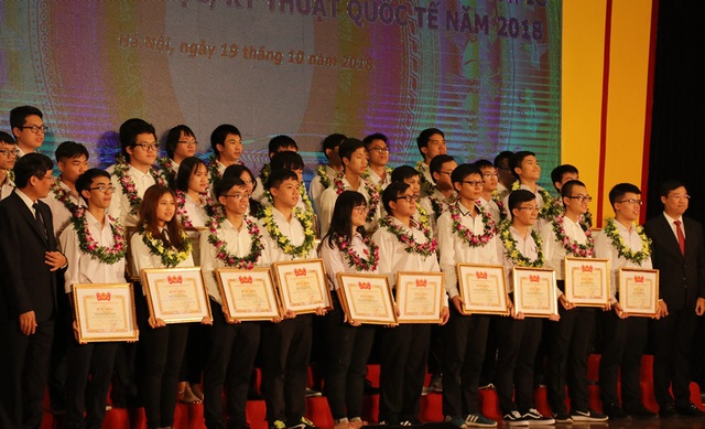 Tuyên dương 33 học sinh giành thành tích cao tại Olympic quốc tế và khu vực 2018 - 1 33 gương mặt đã đoạt giải thưởng Olympic quốc tế, khu vực và cuộc thi INTEL ISEF 2018.