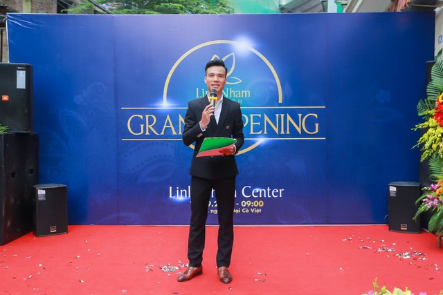 Cú chuyển mình, vươn lên ngoạn mục của thương hiệu mỹ phẩm Việt - 5 CEO&Founder Trần Minh Tân phát biểu khai trương center