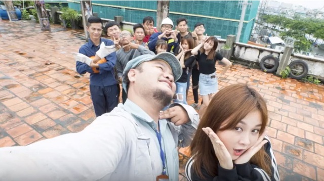 Cùng khám phá những tính năng nổi trội của tuyệt phẩm selfie đông đủ đẹp trong siêu phẩm hài mới nhất - 3 Hơn nữa, camera trước trên Mobiistar Zumbo S2 Dual còn có 4 chế độ cùng 7 cấp độ làm đẹp, tự động lấy nét và đèn Flash trợ sáng mang lại những bức hình ưng ý cho người sử dụng.