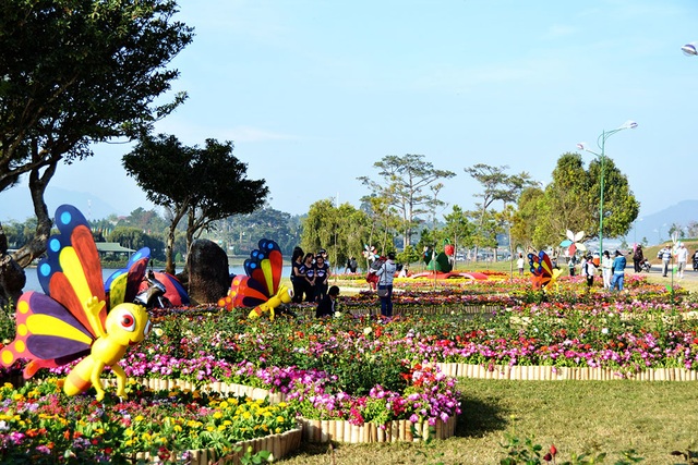 Cơ hội thưởng thức Vang Đà Lạt miễn phí và đón Giáng sinh tại Festival Hoa Đà Lạt - 1 Lễ hội Hoa Đà Lạt diễn ra từ ngày 23/12/2017 – 27/12/2017.