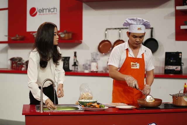 Elmich tiếp tục tài trợ Khẩu vị ngôi sao mùa 2 - 3 Thí sinh tham dự sẽ được trải nghiệm vào bếp cùng với nồi chảo chống dính Royal từ nhà tài trợ Elmich.