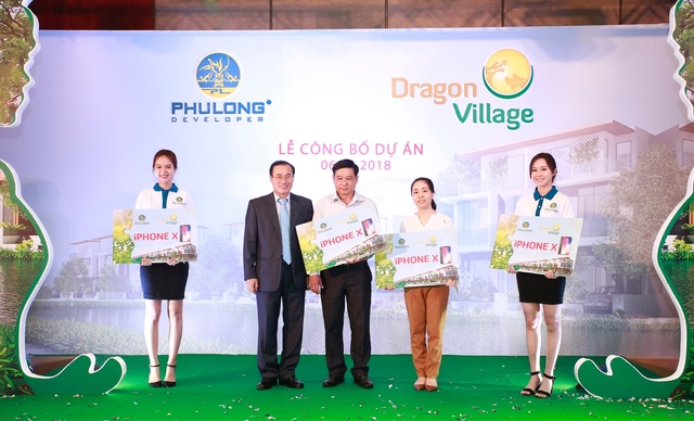 Khách hàng chen chân mua nhà dự án Dragon Village - 7 Khách hàng chen chân mua nhà dự án Dragon Village - 7