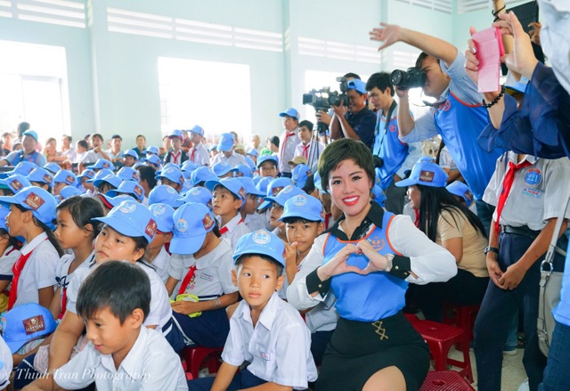 Triết lý vì cộng đồng của doanh nhân Nguyễn Thị Thanh Tú - 1 “Tham gia các các công tác vì cộng đồng là niềm đam mê mãnh liệt của bà Nguyễn Thị Thanh Tú”