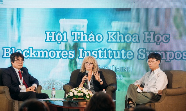 Chuyên gia sức khỏe đưa kiến thức khoa học mới nhất từ Úc đến Việt Nam - 1 Thảo luận giữa ba chuyên gia đến từ 2 đơn vị học thuật chuyên nghiên cứu trong lĩnh vực thực phẩm bổ sung tại hội thảo.
