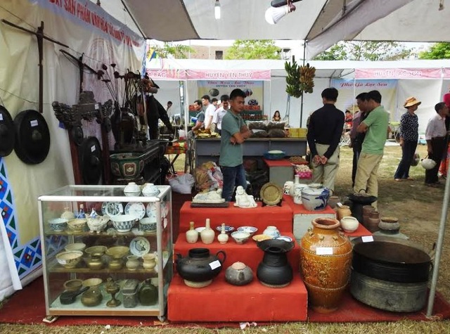 Đến Hòa Bình tham gia phiên chợ vùng cao - 9 Đồ dùng gia dụng trong gia đình mang tính đặc trưng vùng.
