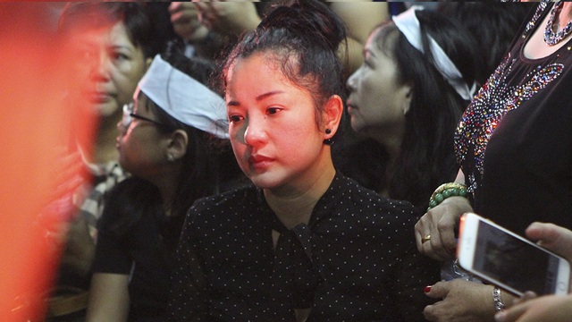 Xúc động tình nghệ sĩ đêm cuối cùng bên ca sĩ Minh Thuận - 19 Thúy Nga không ngăn được nước mắt