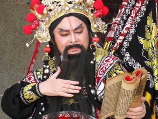 "NSND Thanh Tòng ra đi - cây đại thụ không có người thay thế" - 2 Những hình ảnh ấn tượng của NSND Thanh Tòng trên sân khấu