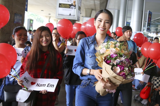 Nam Em cười rạng rỡ, được chào đón nồng nhiệt khi về Việt Nam - 1 Nam Em cười rạng rỡ trở về Việt Nam sau hành trình dài gần 1 tháng tại Philipines