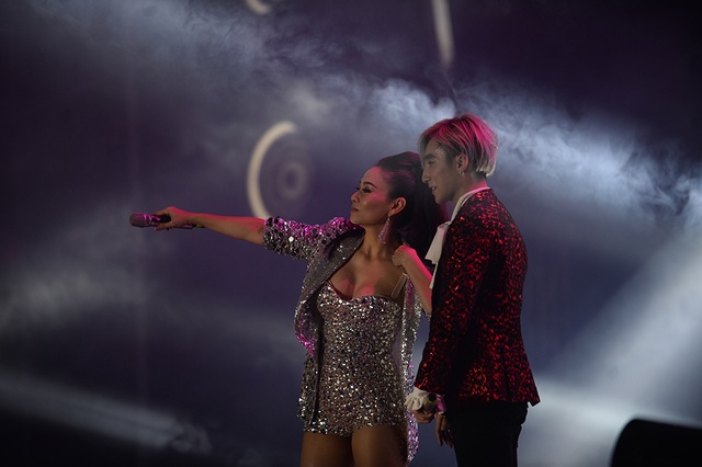 Michael Learns to Rock và Wonder Girls bùng cháy cùng khán giả - 16 Thu Minh và Sơn Tùng có sự kết hợp đầy ngẫu hứng giữa với “Bay”- bản hit đình đám khép lại chương trình.