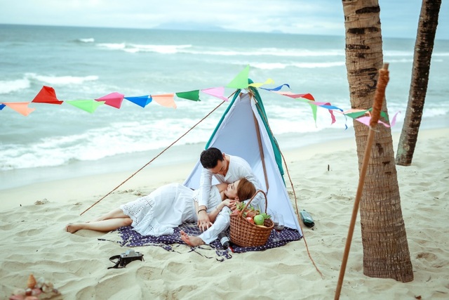 Thanh Thảo táo bạo khóa môi bạn trai trên bãi biển - 3 Những cảnh “diễn như không diễn” của cả hai cũng chính là những khoảnh khắc rất chân thật, hạnh phúc của Thanh Thảo.