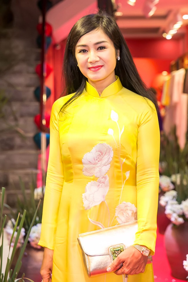 Mỹ nhân phim “Lá ngọc cành vàng” vẫn xinh đẹp, mặn mà sau 30 năm - 8 Có thể thấy, khoảng thời gian gần 30 năm qua nhan sắc của Thu Hà càng thêm mặn mà và không có sự khác biệt gì so với lần đầu tiên thấy cô trên truyền hình.