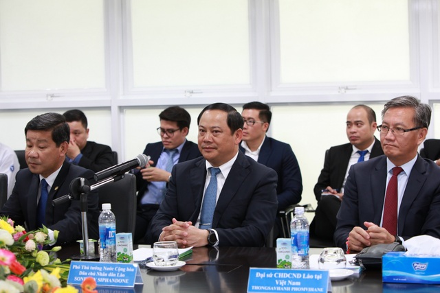 Phó thủ tướng Lào thăm và làm việc với Vinamilk - 3 Phó Thủ tướng nước Cộng hòa Dân chủ Nhân dân Lào Sonexay Siphandone (người ngồi giữa) tại buổi làm việc