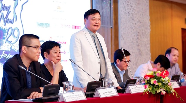 Duyên dáng Việt Nam lần đầu tiên được tổ chức tại Đà Lạt - 1 Ông Nguyễn Công Khế còn cho biết thêm: “Duyên dáng Việt Nam, đã trải qua 28 lần và chúng tôi không thể thu hồi kinh phí bỏ ra. Nhưng với tâm huyết thực hiện một chương trình nghệ thuật giá trị, đẳng cấp và gây quỹ học bổng Nguyễn Thái Bình và quỹ Đào tạo nhân tài nước Việt, chúng tôi vẫn quyết tâm tiến bước.