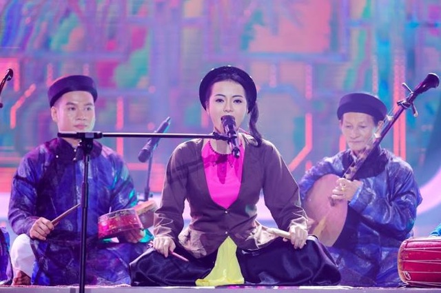Ca sĩ Hùng Thuận “gây sốt” khi hóa thân cố nghệ sĩ Minh Thuận - 10 Kim Thành vào vai NSƯT Thanh Ngoan trong Điệu xẩm chênh bong – “Sướng khổ vì chồng”. Đây cũng là lần đầu tiên nữ ca sĩ tiếp xúc với loại hình nghệ thuật văn hóa miền Bắc. Xuất hiện thướt tha, e ấp trong trang phục truyền thống, ngồi gõ nhịp cùng các nghệ nhân chơi nhạc cụ dân tộc, Kim Thành mang đến một tiết mục thú vị kể về những nỗi khổ của các chị em chưa chồng và có chồng.