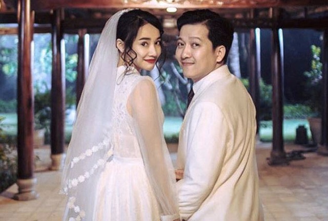 Những cặp đôi “phim giả tình thật” của showbiz Việt - 4 Cách đây không lâu, Trường Giang – Nhã Phương đã về Quảng Nam làm lễ đính hôn. Đây có thể coi là cái kết tạm cho chuyện tình đầy sóng gió này.