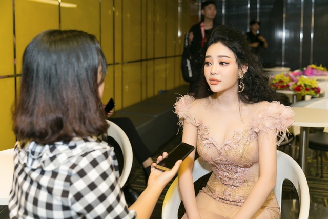 Ngọc Ny The Voice bật khóc khi nhắc về mẹ đã qua đời vì ung thư - Ảnh 1. Ngọc Ny The Voice bật khóc khi nhắc về mẹ đã qua đời vì ung thư - Ảnh 1.