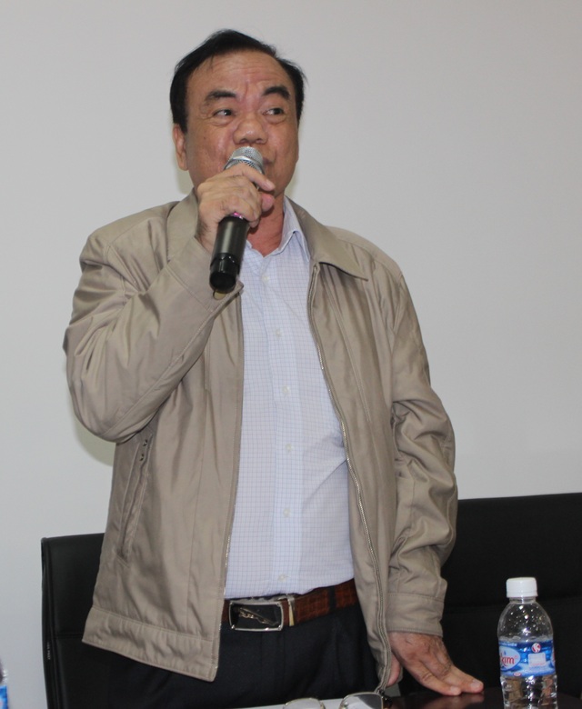 
Ông Nguyễn Duy Hòa - Trưởng BQL chợ Hà Tĩnh thừa nhận có việc ký hợp đồng 10 năm cho 12 hộ kinh doanh vào năm 2015
