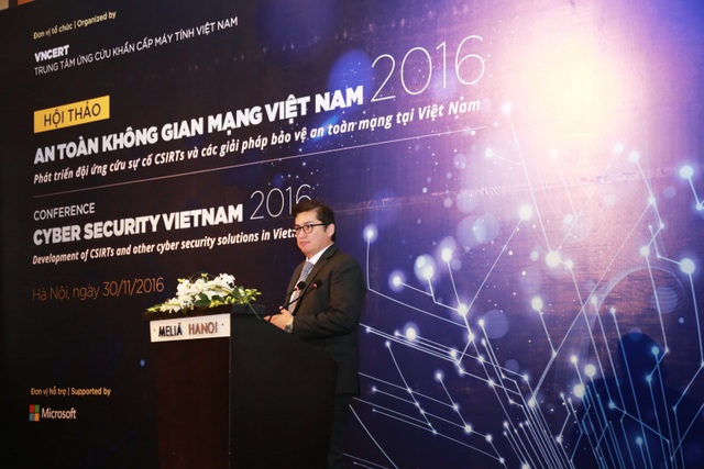 Số vụ tấn công mạng có chủ đích gia tăng mạnh - 4 Ông Michael Montoya, Cố vấn An ninh trưởng, Microsoft châu Á trình bày tại Hội thảo sáng nay