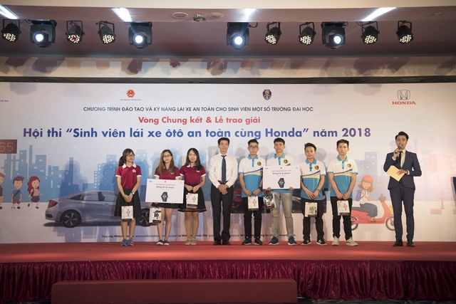 Đại học Bách khoa Hà Nội đạt giải nhất cuộc thi sinh viên lái xe ô tô an toàn - 5 Hai đội đến từ trường ĐH Ngoại Thương Hà Nội và ĐH Giao thông Vận tải nhận giải khuyến khích.