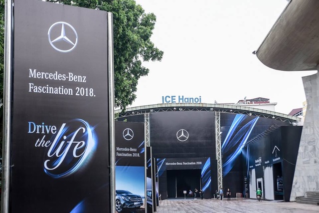 GLC200 và S450 Luxury xuất hiện ở sự kiện lớn nhất trong năm của Mercedes-Benz ở Hà Nội - 1 Fascination là show diễn ấn tượng thường niên từ Mercedes-Benz Việt Nam
