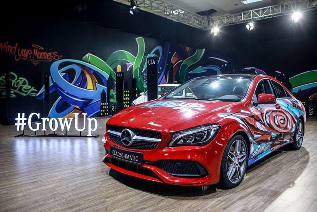 GLC200 và S450 Luxury xuất hiện ở sự kiện lớn nhất trong năm của Mercedes-Benz ở Hà Nội - 2 GLC200 và S450 Luxury xuất hiện ở sự kiện lớn nhất trong năm của Mercedes-Benz ở Hà Nội - 2